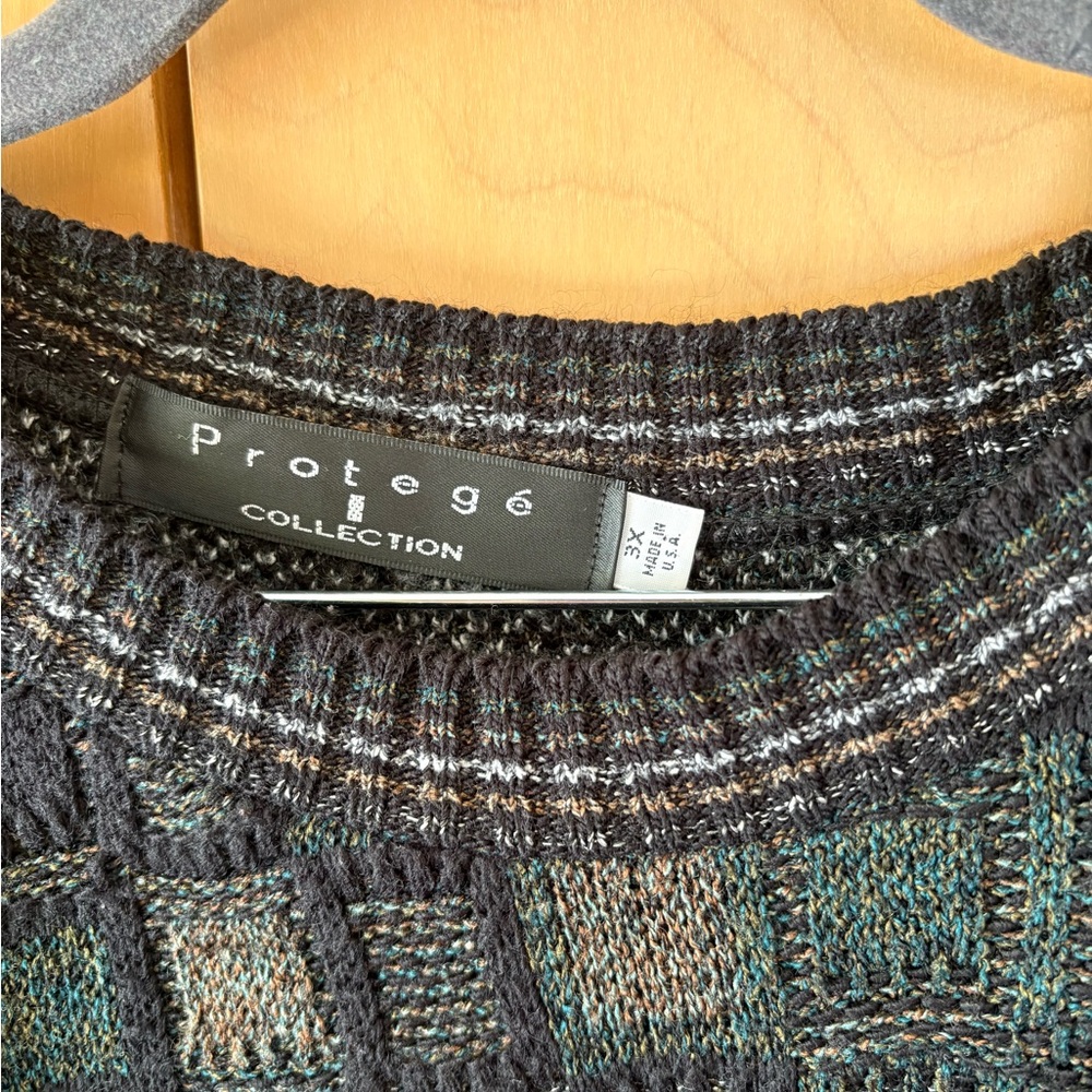 Vintage-Inspired Black and Gray Geometric Knit Sweater - Picture 5 of 5